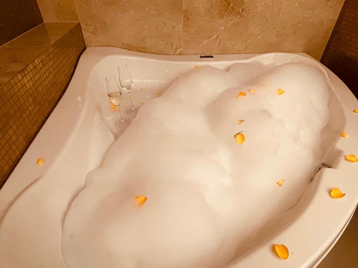 Loft W Rynku Z Jacuzzi Apartment *